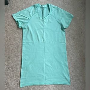 Swiftly Tech Short-Sleeve Shirt 2.0 in the color Wild Mint